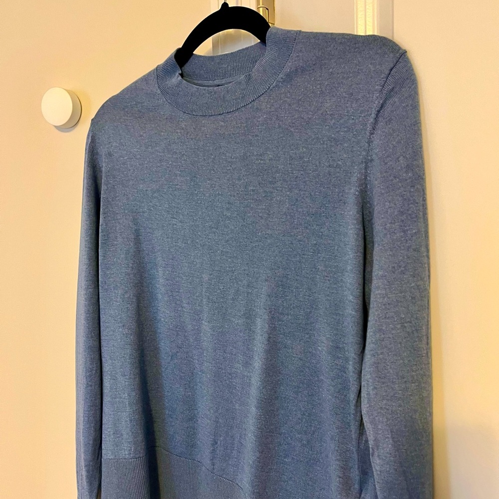 Banana Republic, Silk Cashmere Crew Neck Sweater, Blue Gray Color, Small